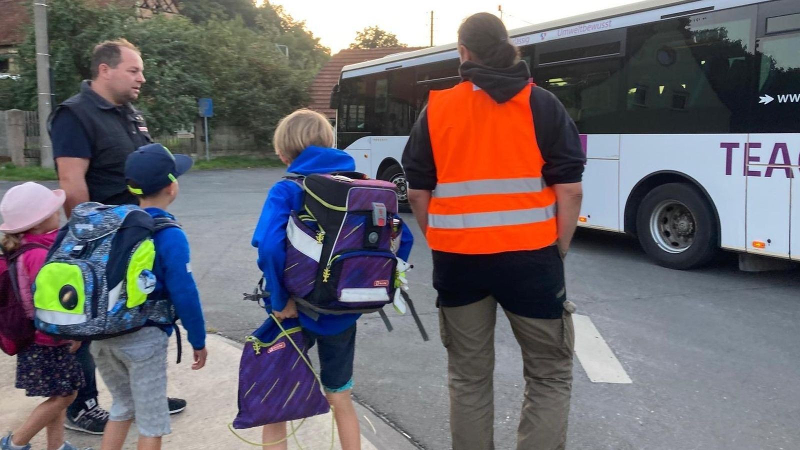 Neues-Schuljahr-gestartet-Busse-fahren-in-Saalfeld-Rudolstadt-bis-ins-letzte-Dorf