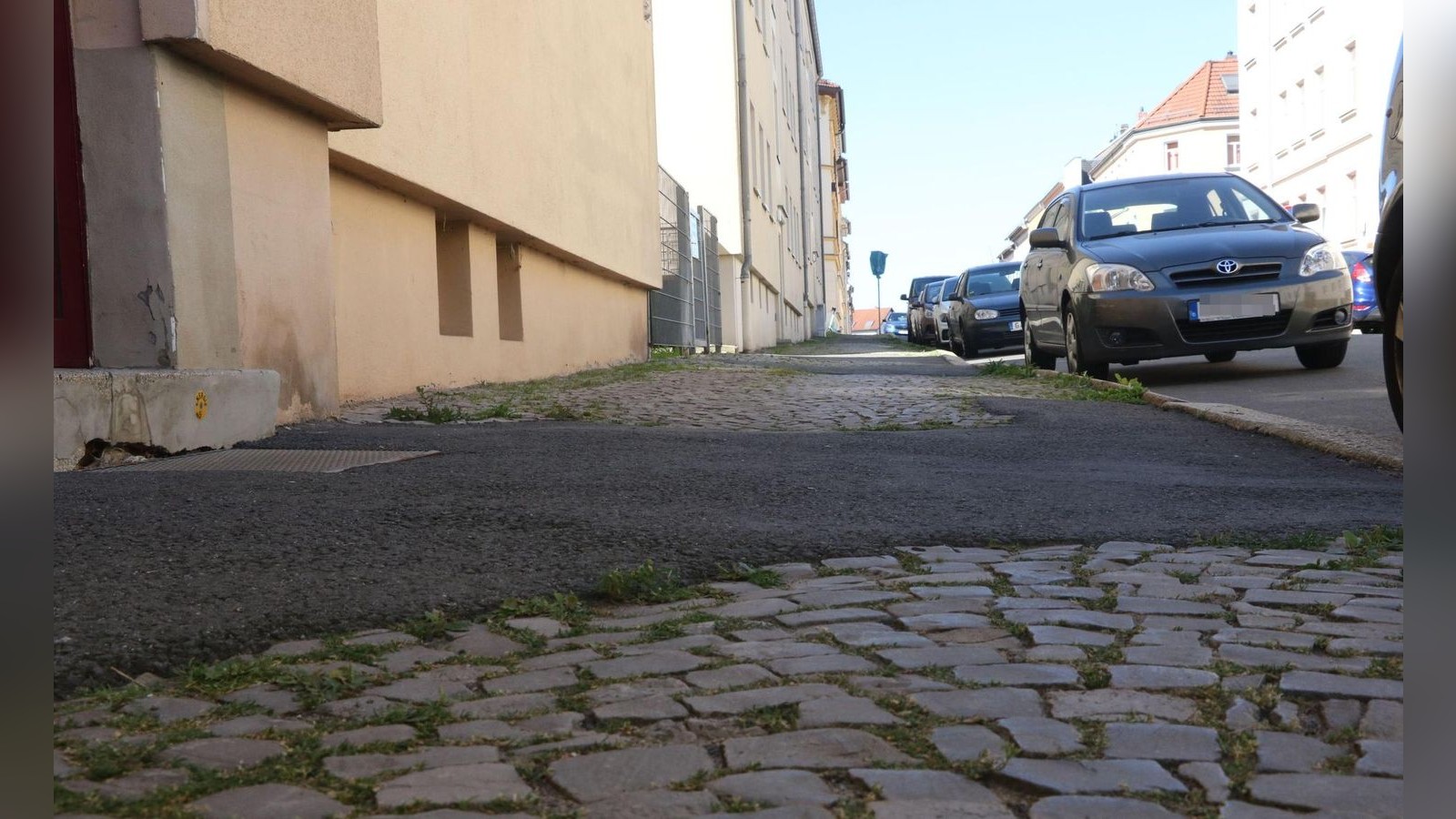 Diese-Geraer-Stra-e-soll-einen-neuen-Gehweg-und-16-B-ume-bekommen