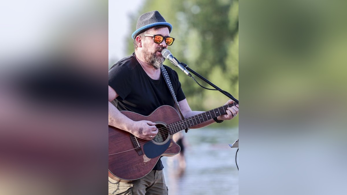 Singer-Songwriter Christoph Terbonssen ist am Samstag auf der Bühne an der Schifferbörse zu Gast. 