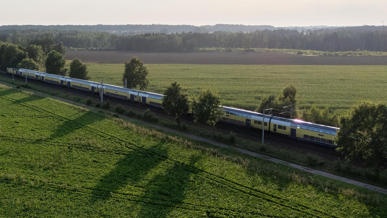 Gleis-bei-Hamburg-gesperrt-Versp-tungen-im-Fern-und-Nahverkehr
