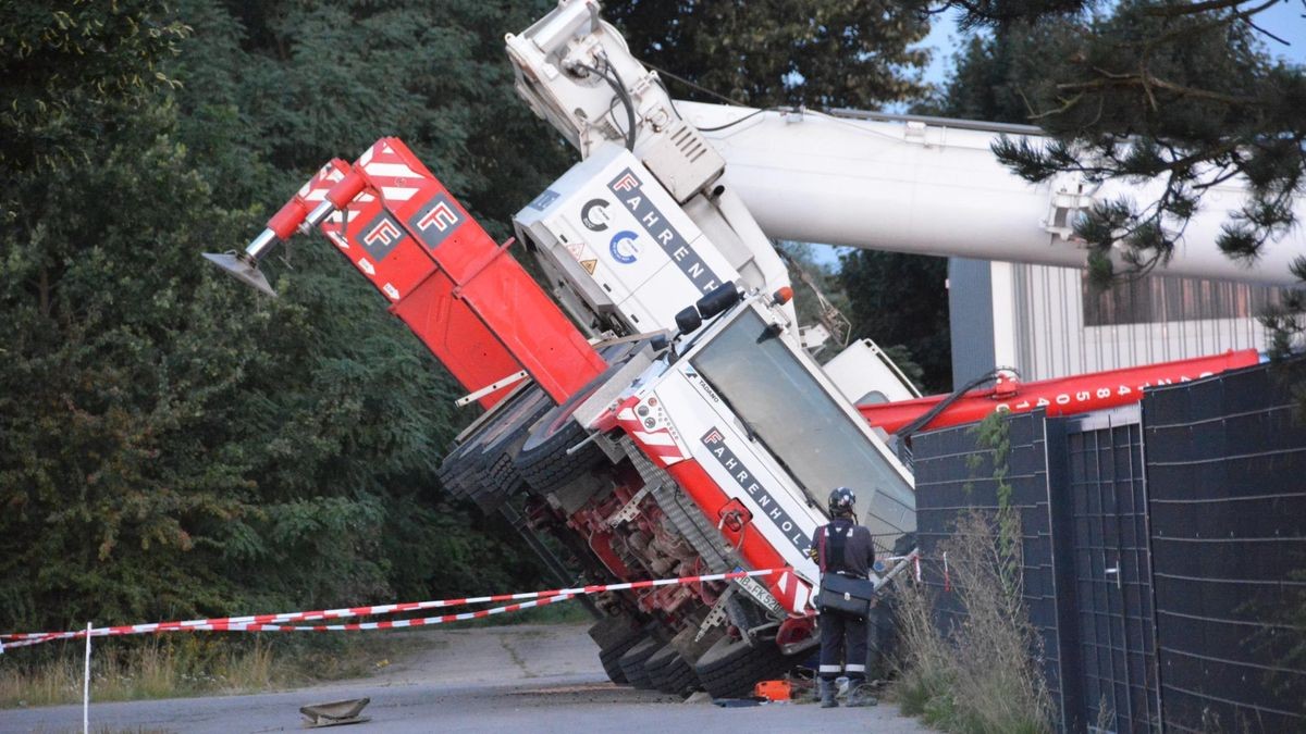 200-Tonnen-Kran in Boizenburg umgekippt