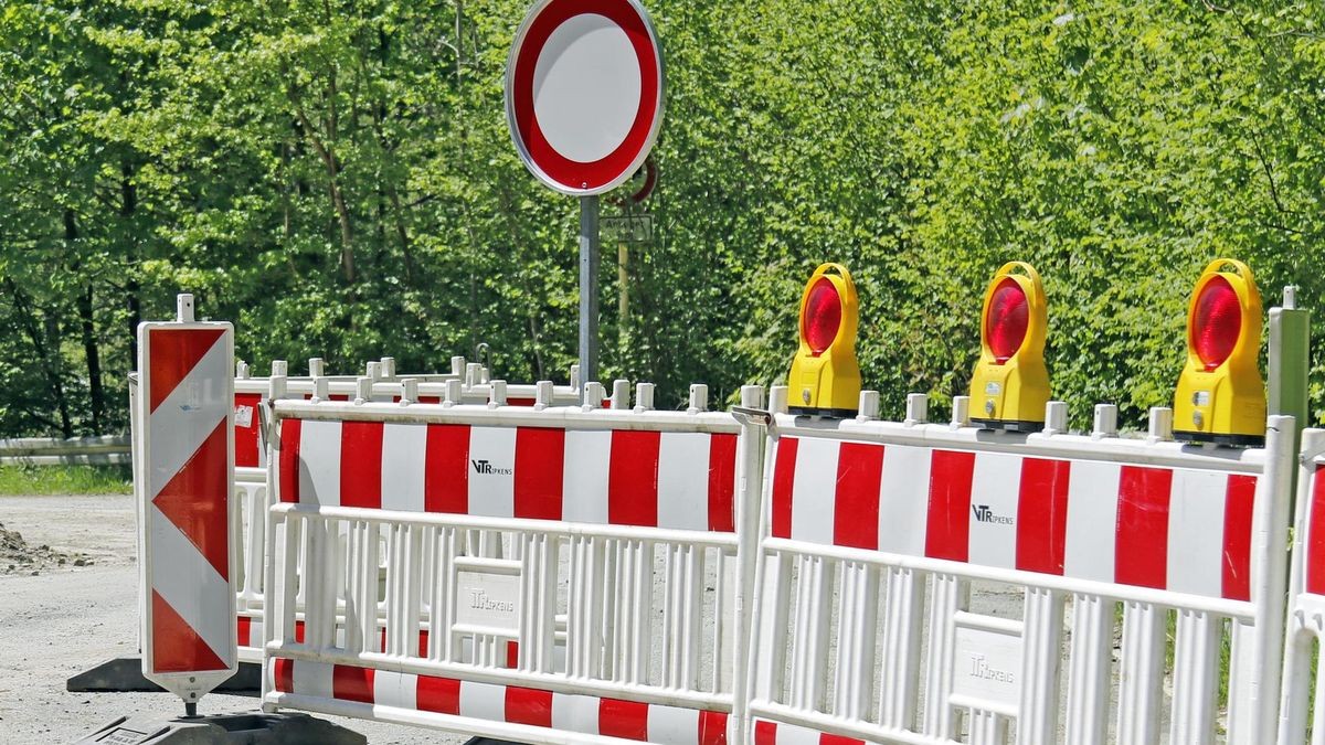 Symbolbild Straßensperrung