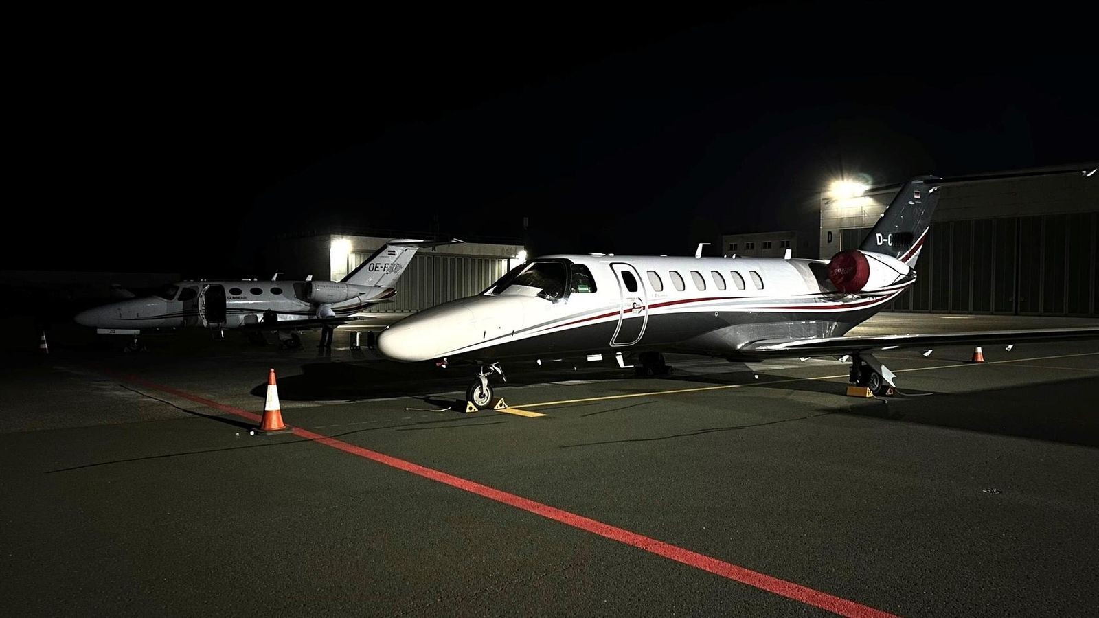 Abflug-in-Barcelona-Z-rich-M-nchen-und-Cluj-Napoca-Warum-DJs-auch-mit-Privatjets-zum-SonneMondSterne-Festival-reisen