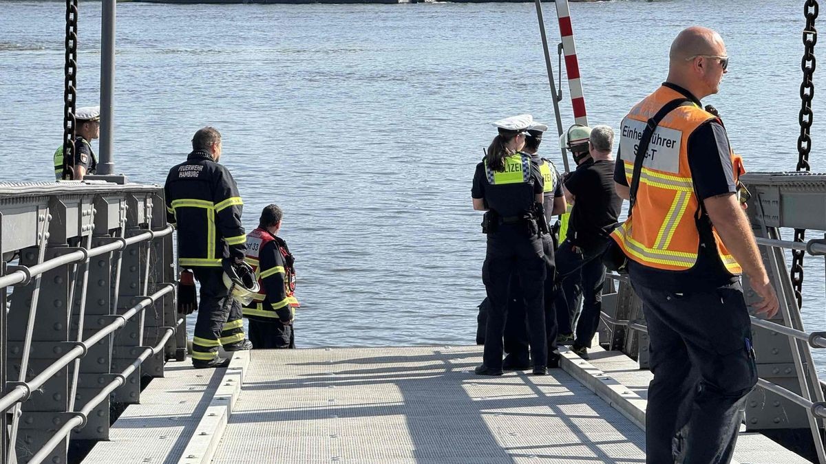 Wasserleiche in der Elbe entdeckt: Wasserschutzpolizei birgt toten Mann