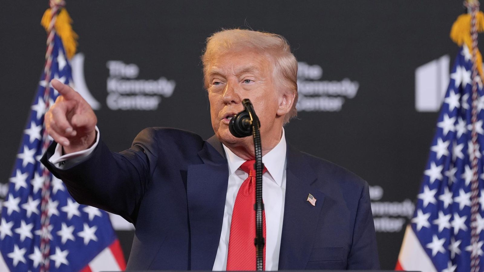 Treffen-mit-Putin-Trump-darf-nicht-vom-Weg-abkommen