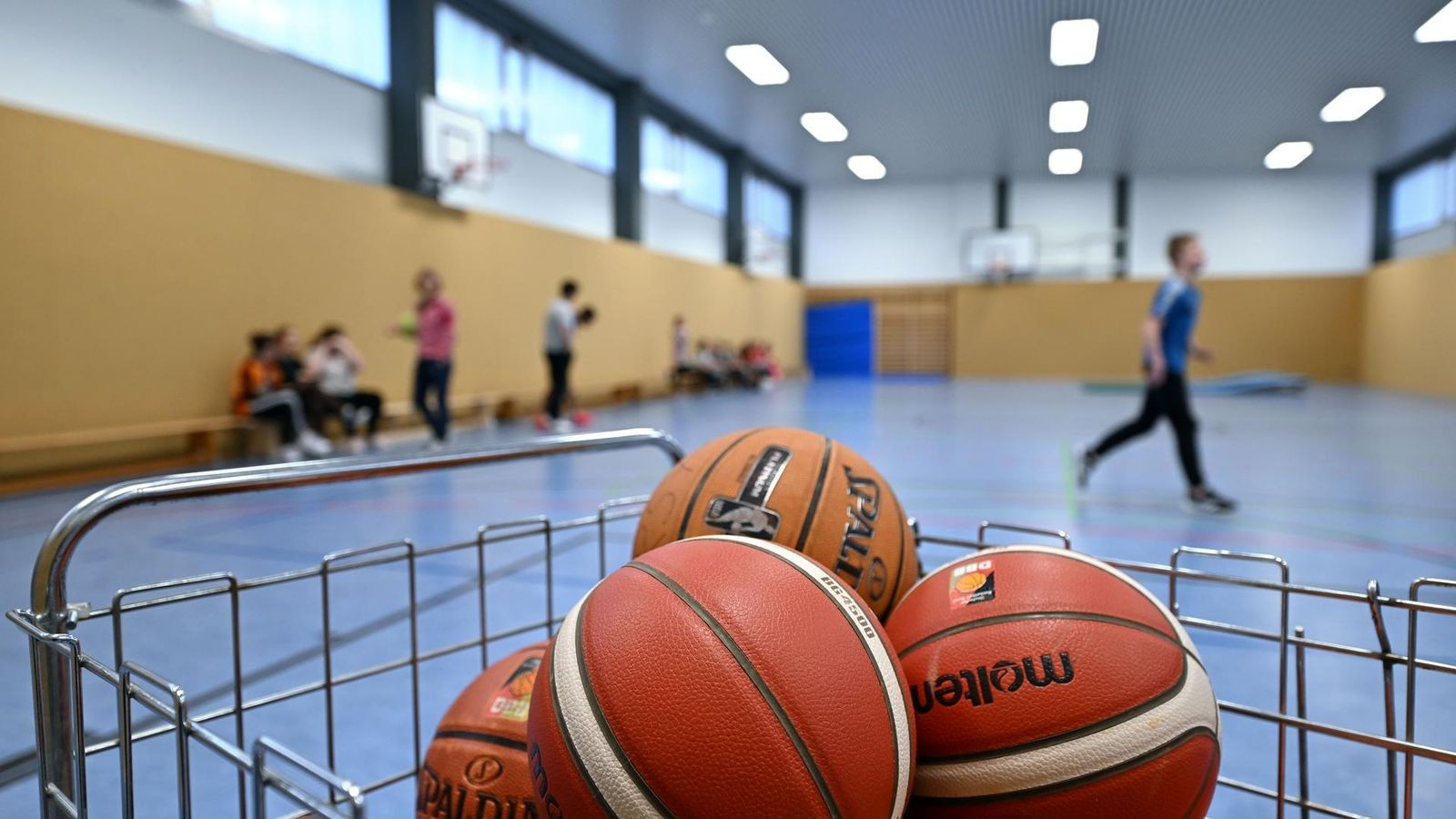 Dach-kaputt-Diese-Sporthalle-in-Salzgitter-ist-ab-sofort-gesperrt
