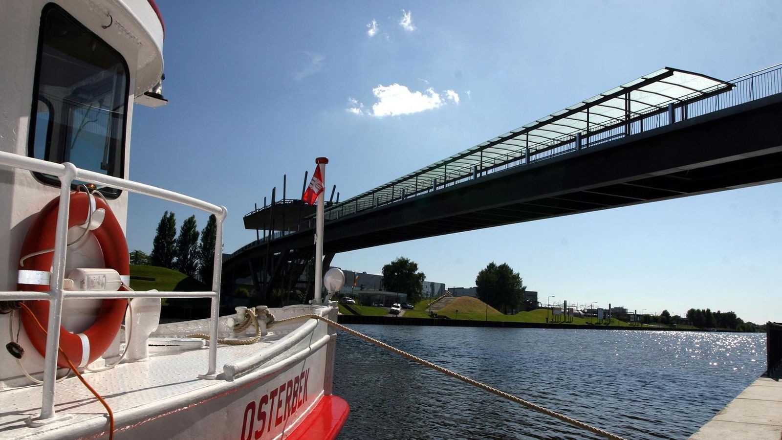 Stadtbr-cke-zur-Wolfsburger-Autostadt-wird-teilweise-gesperrt