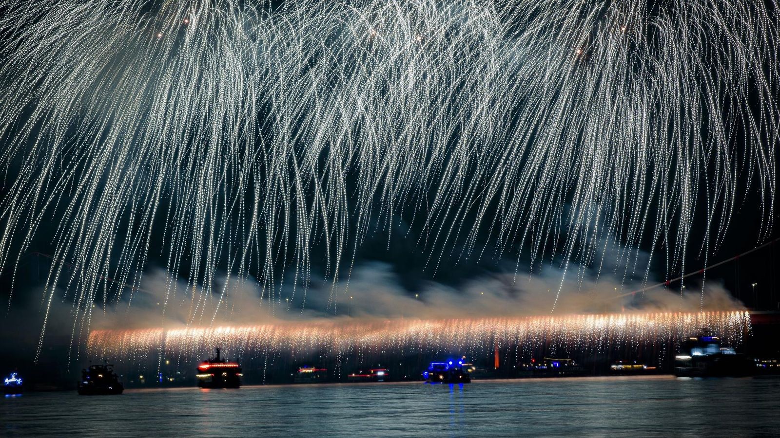 Feuerwerk-beim-Ruhrorter-Hafenfest-Hier-gibt-s-den-besten-Blick