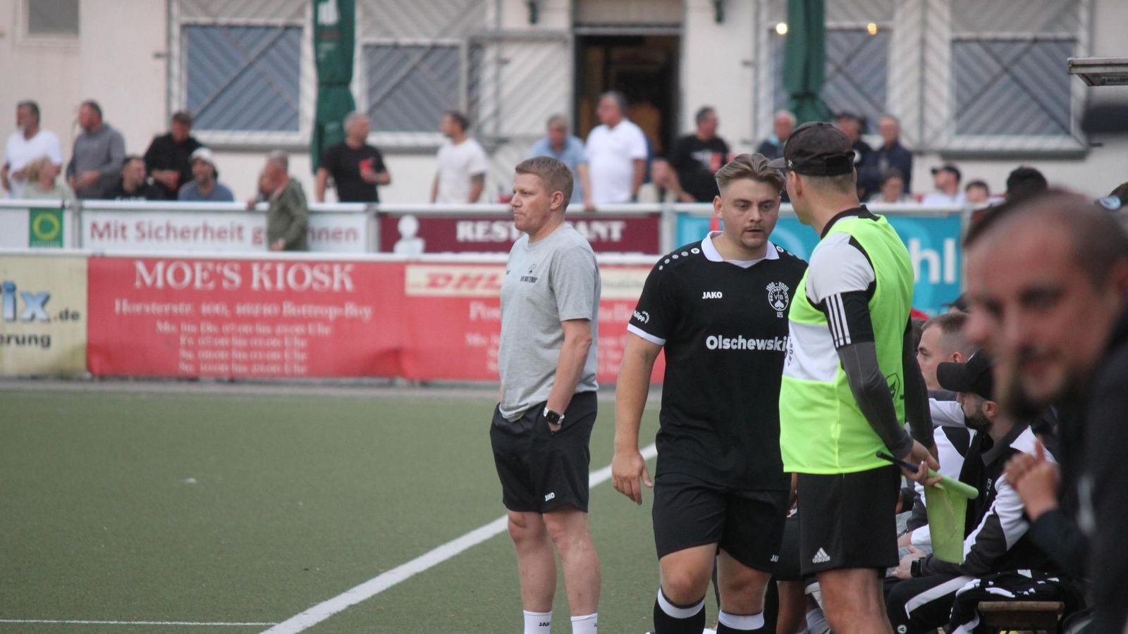 Jetzt-live-Rhenania-empf-ngt-den-VfB-Bottrop-zum-Derby