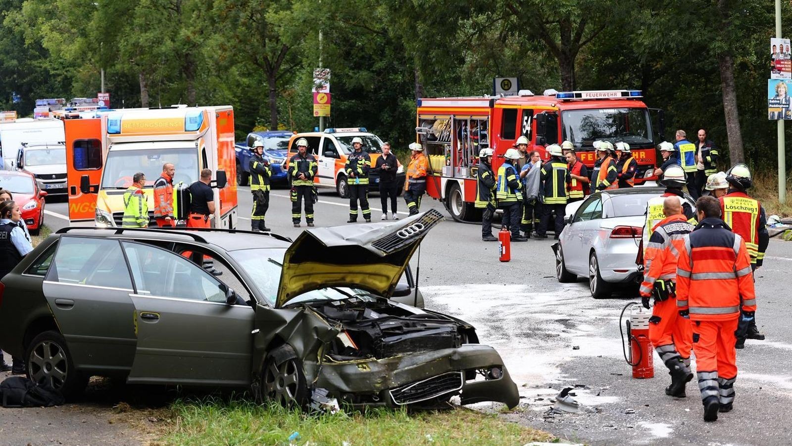 Schwerer-Unfall-in-Rummenohl-Fu-g-ngerin-von-Auto-erfasst