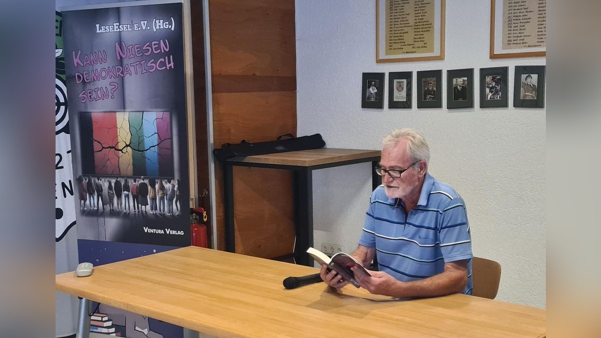 Der Fröndenberger Willi Schnieder trug seinen selber geschriebenen Text vor.