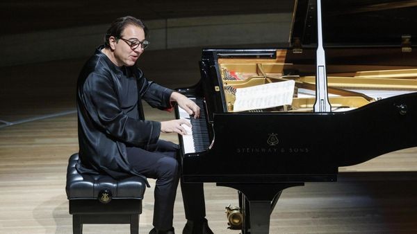 „Majestätisch, pompös“: Fazil Say begeistert in der Elbphilharmonie