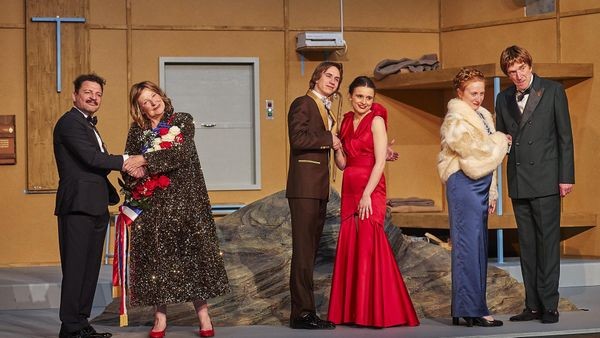 Marthalers Musik-Theater auf Kampnagel: Den „Gipfel“ knapp verfehlt