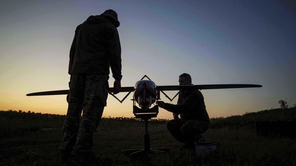 Russischer Zug geht in Flammen auf – Video zeigt Drohnen-Angriff