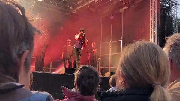 Von Jazz bis Techno: Faada Freddy bringt Ahrensburg zum Tanzen