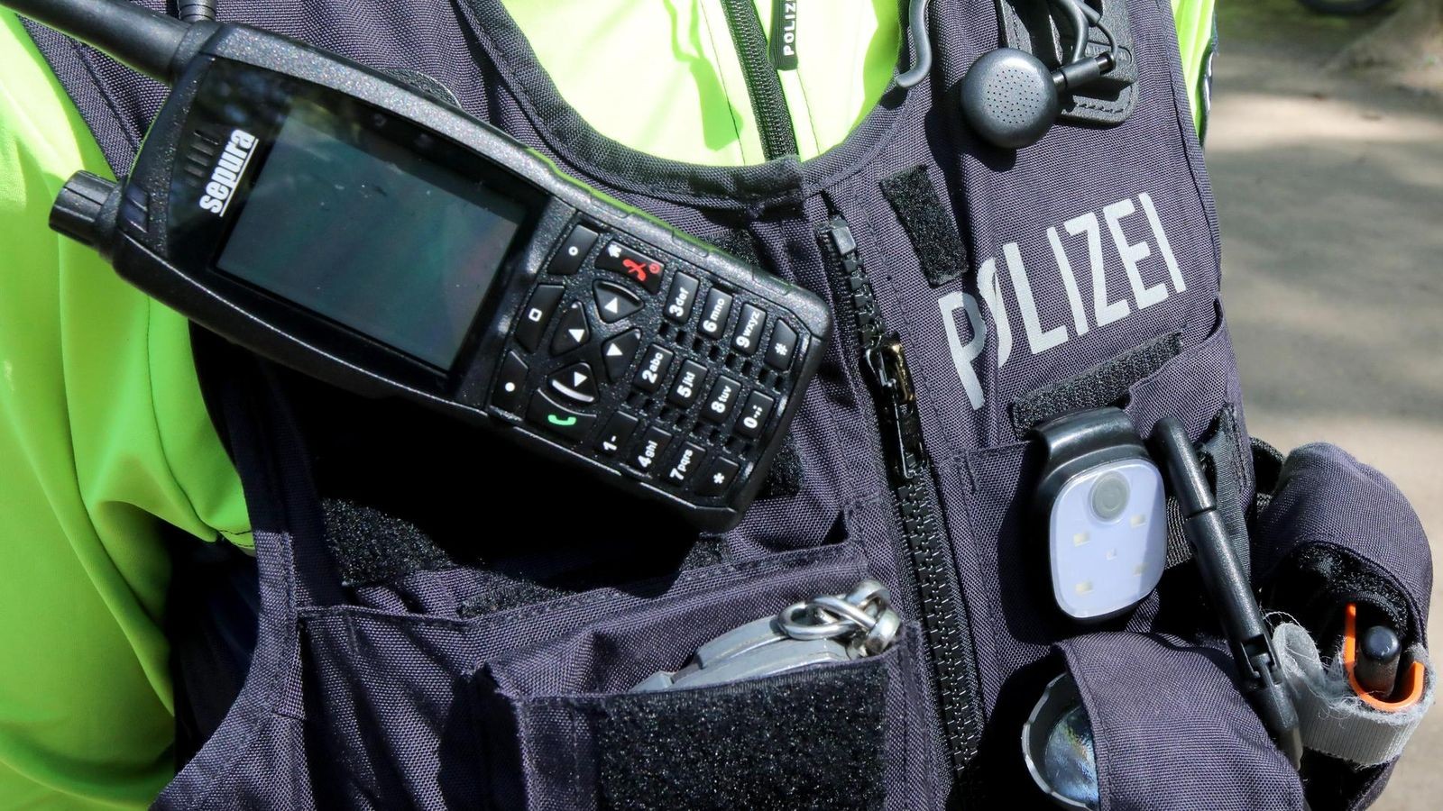 -ber-100-Taten-sechs-jugendliche-Intensivt-ter-in-U-Haft