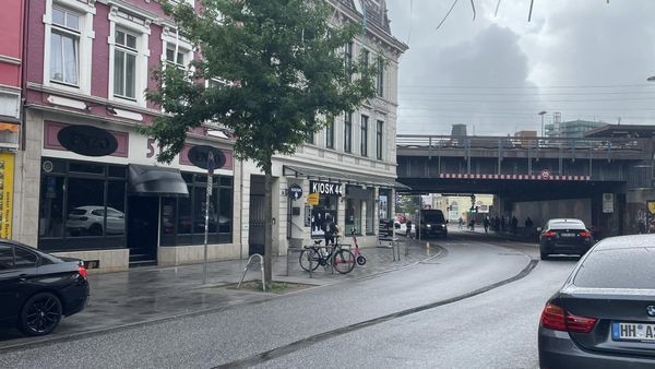Razzia nach Schießerei in Lohbrügge: Polizei durchsucht eine Bar