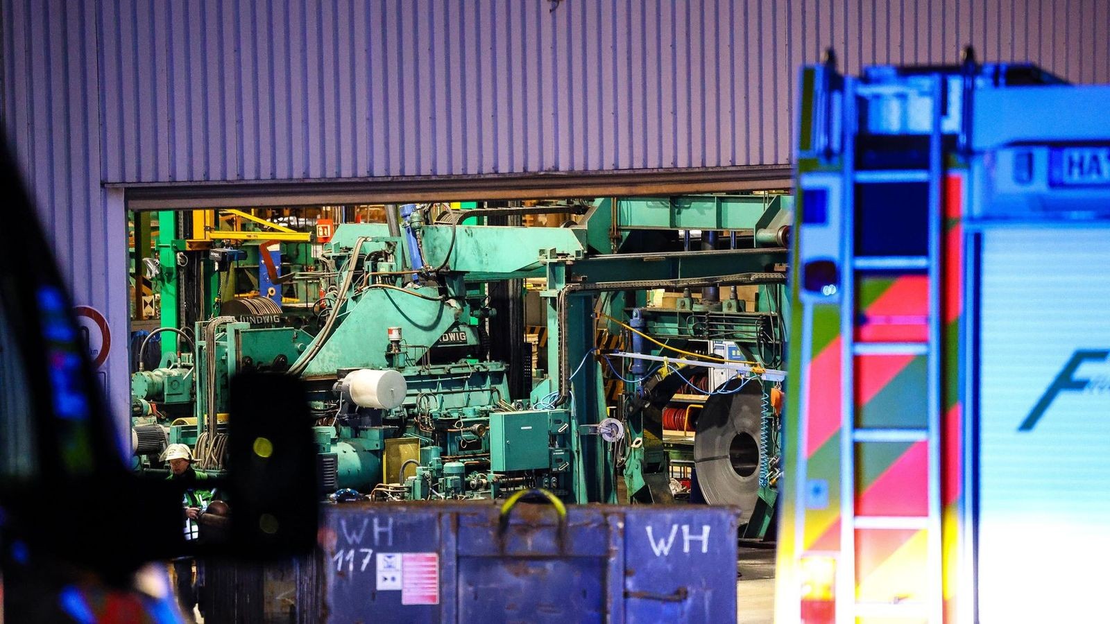Hagen-Mann-63-in-Maschine-eingeklemmt-und-lebensgef-hrlich-verletzt