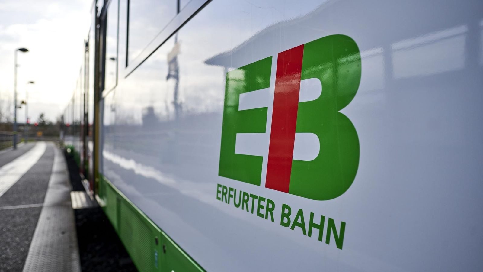 Bahnreisende-schnappen-in-Arnstadt-Graffiti-Sprayer