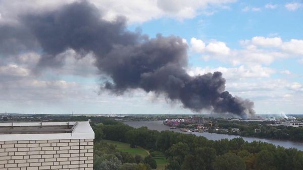 Großbrand im Hamburger Hafen – mehrere Verletzte