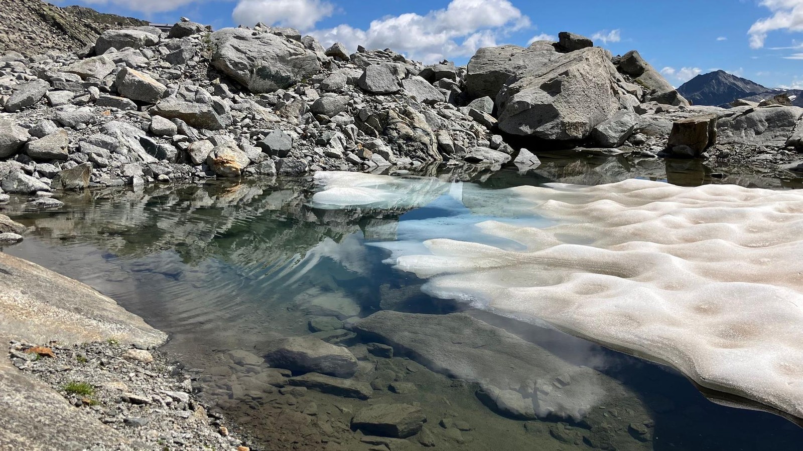 Studie-alarmiert-Gletscher-Sterben-sch-rt-Gefahren-in-den-Alpen