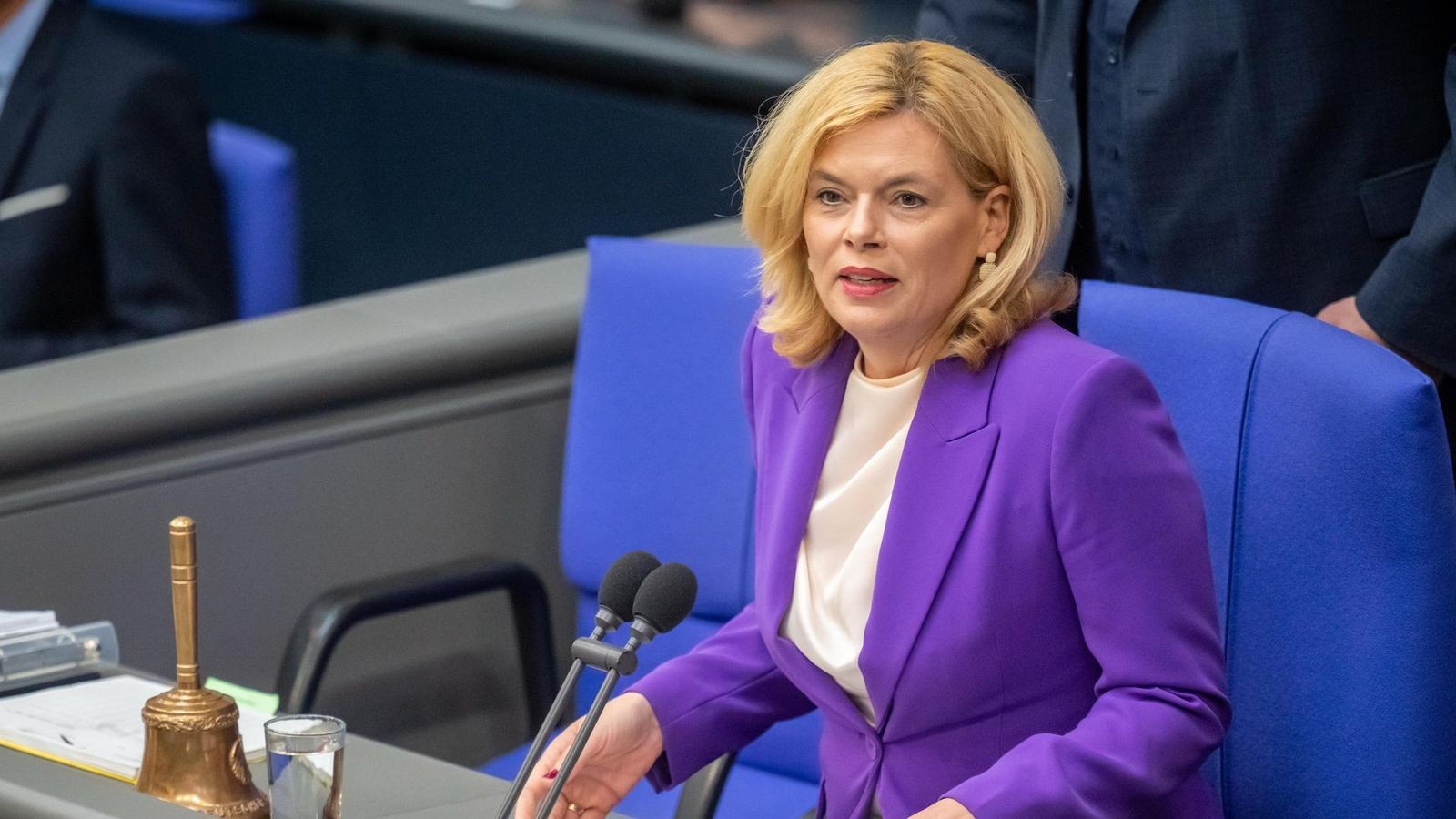 Julia-Kl-ckner-Rechtes-Trampeltier-oder-gewiefte-Provokateurin-