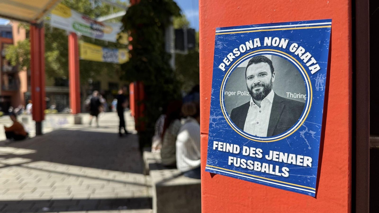 Aufkleber-mit-Fu-ballfeinden-in-Jena-Polizei-leitet-Ermittlungen-ein