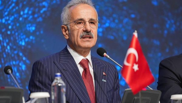 Türkei: Verkehrsminister filmt eigene Raserei – mit 225 km/h