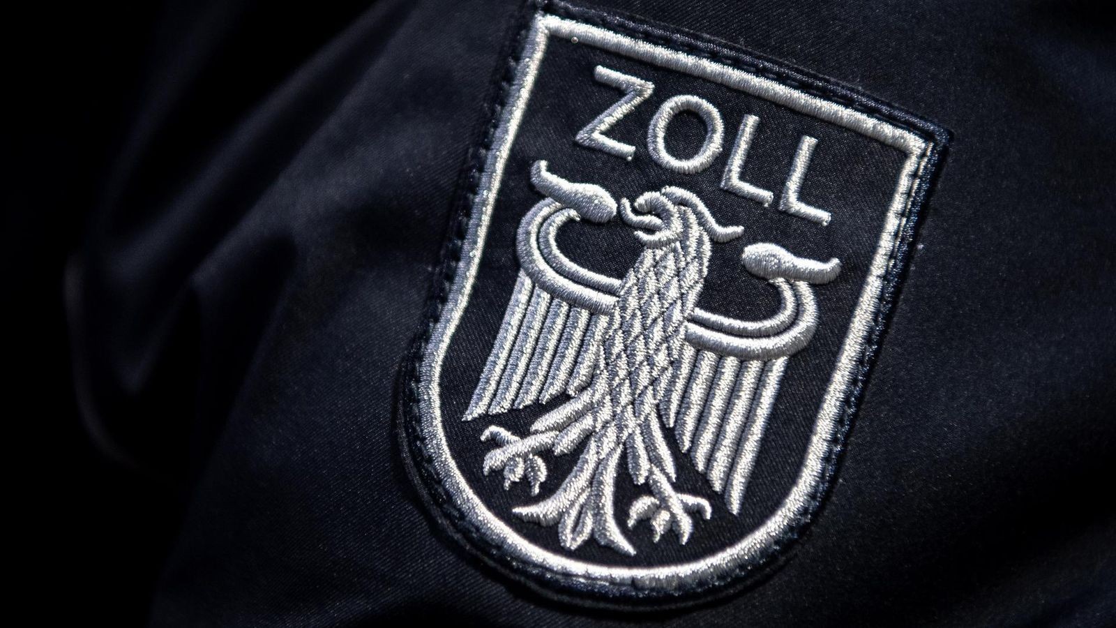 Zoll-stoppt-seltenen-Bugatti-im-Wert-von-einer-Million-Euro