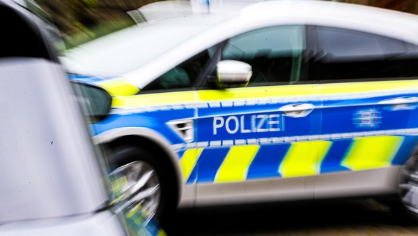 Unfall in Hattingen: Autofahrer übersieht Fußgängerin – Krankenhaus!