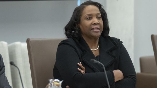 Trump feuert Fed-Mitglied – jetzt zieht Lisa Cook vor Gericht