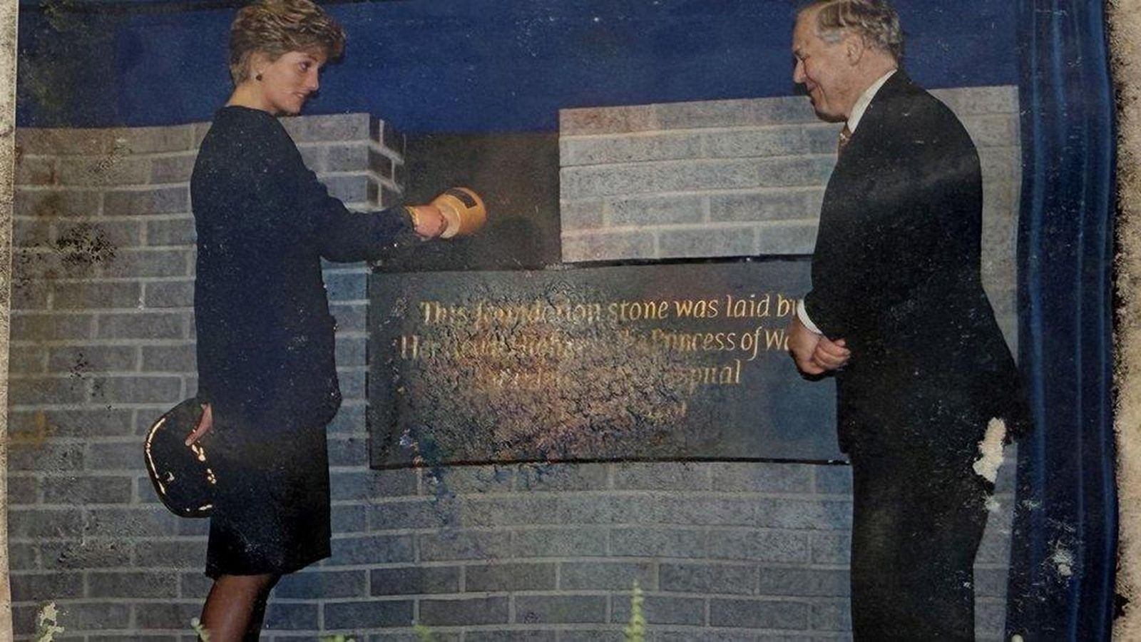 Zeitkapsel-von-Prinzessin-Diana-nach-ber-30-Jahren-geborgen