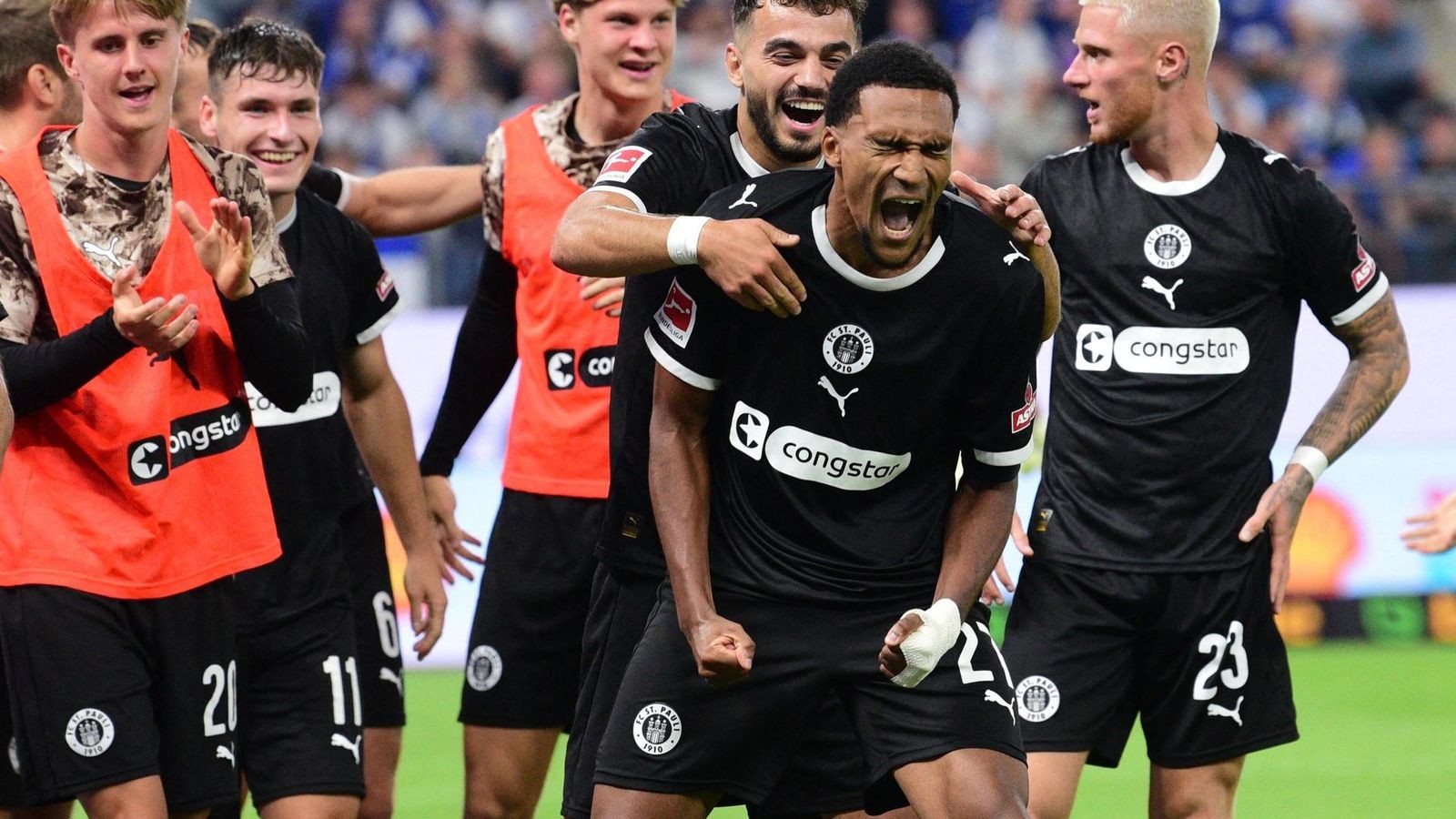 Hamburgs-Nummer-eins-St-Pauli-besiegt-HSV-mit-2-0
