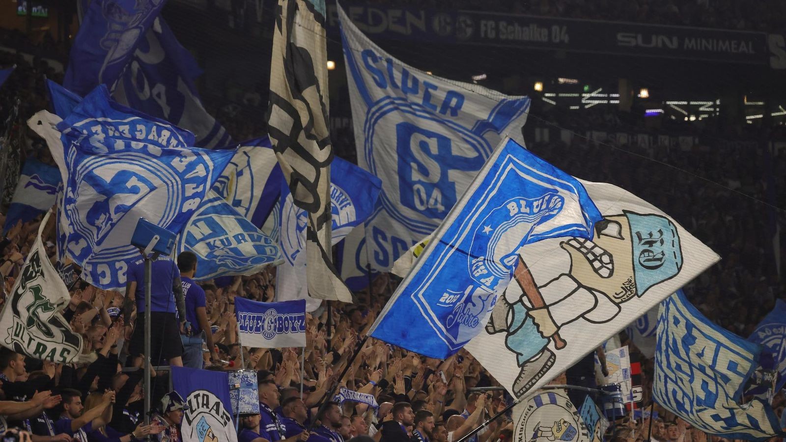 -berschreitet-klare-Grenze-Schalke-Fanclub-Verband-verurteilt-Gesang