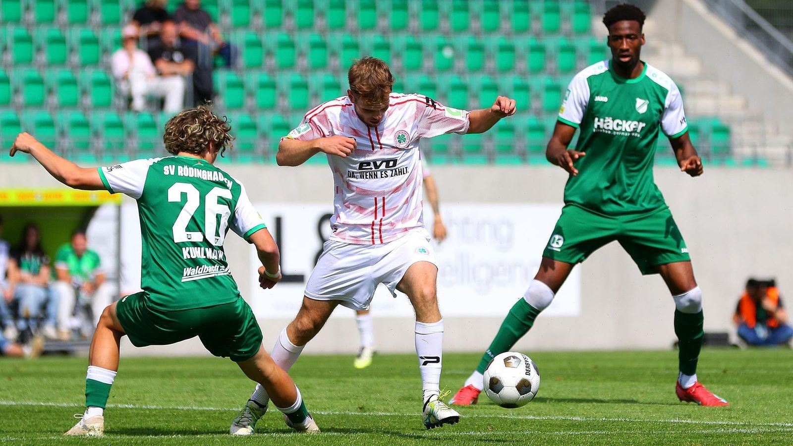 Cankoray-Mutlu-rettet-RWO-sp-t-den-Punkt-beim-SV-R-dinghausen