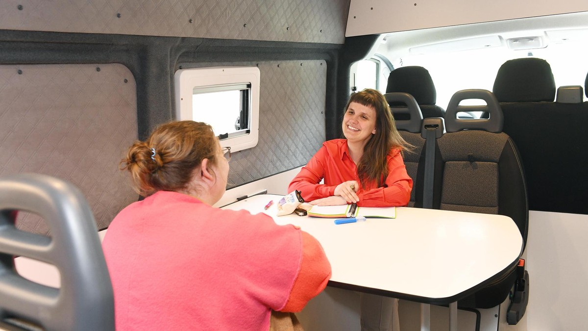 Land-Grazien, Goldene Bild der Frau 2025