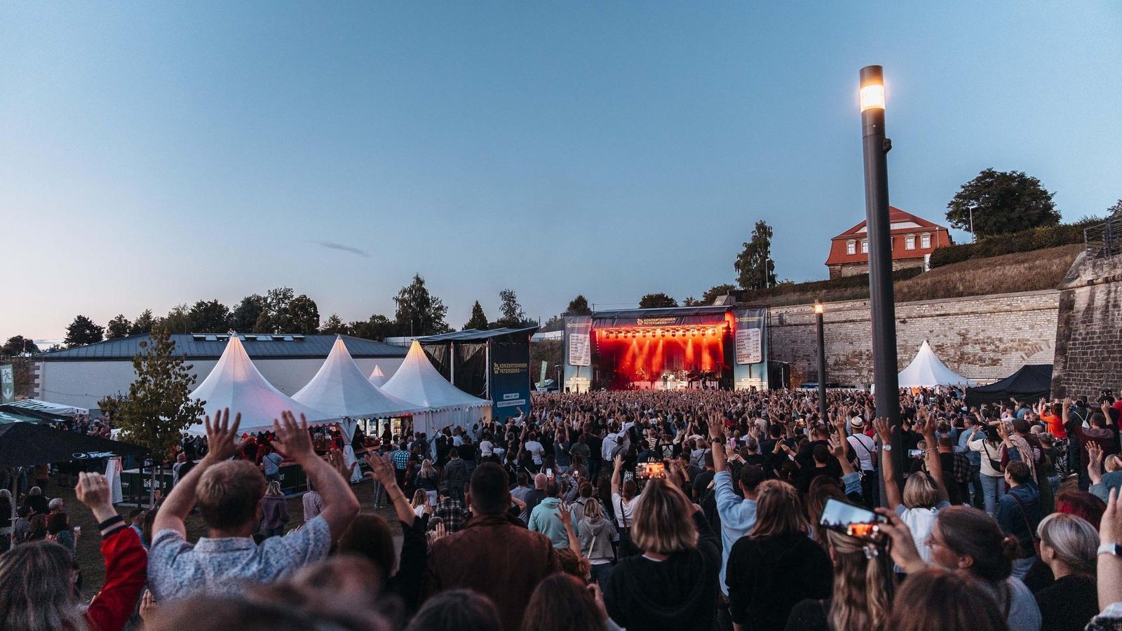 Zwischen-Festivalfieber-und-Hallenfrust-Steckt-Erfurt-im-Kulturdilemma-