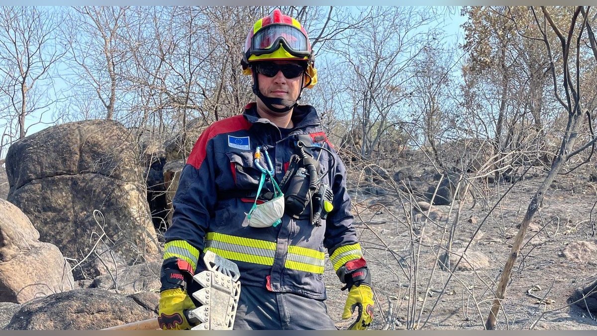 Fabian Walerowski von der Freiwilligen Feuerwehr Düsseldorf kämpfte gegen die Waldbrände in Spanien.