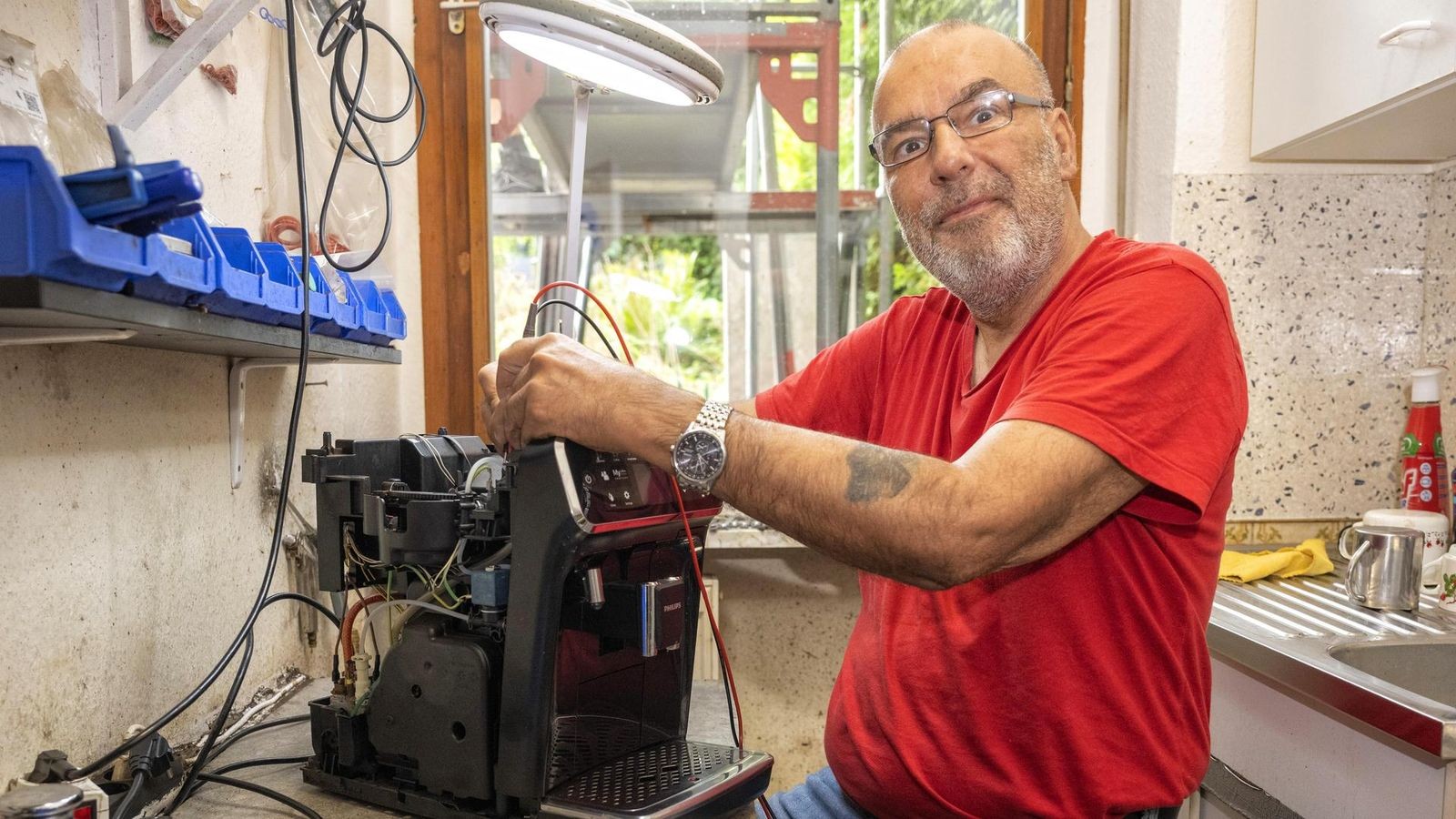 Dieser-Velberter-ist-Retter-von-defekten-Kaffeevollautomaten