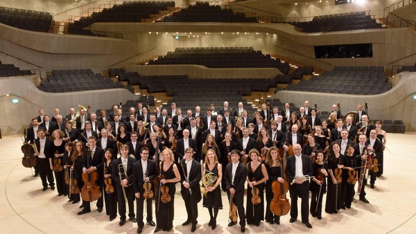 Elbphilharmonie: Simone Young dirigiert eine Sinfonie wie eine XXL-Saga