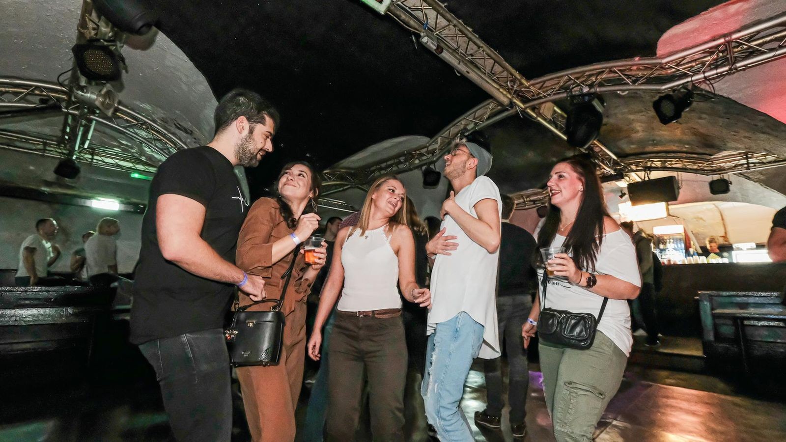 Beliebte-Party-kehrt-zur-ck-Acht-Locations-einmal-Eintritt
