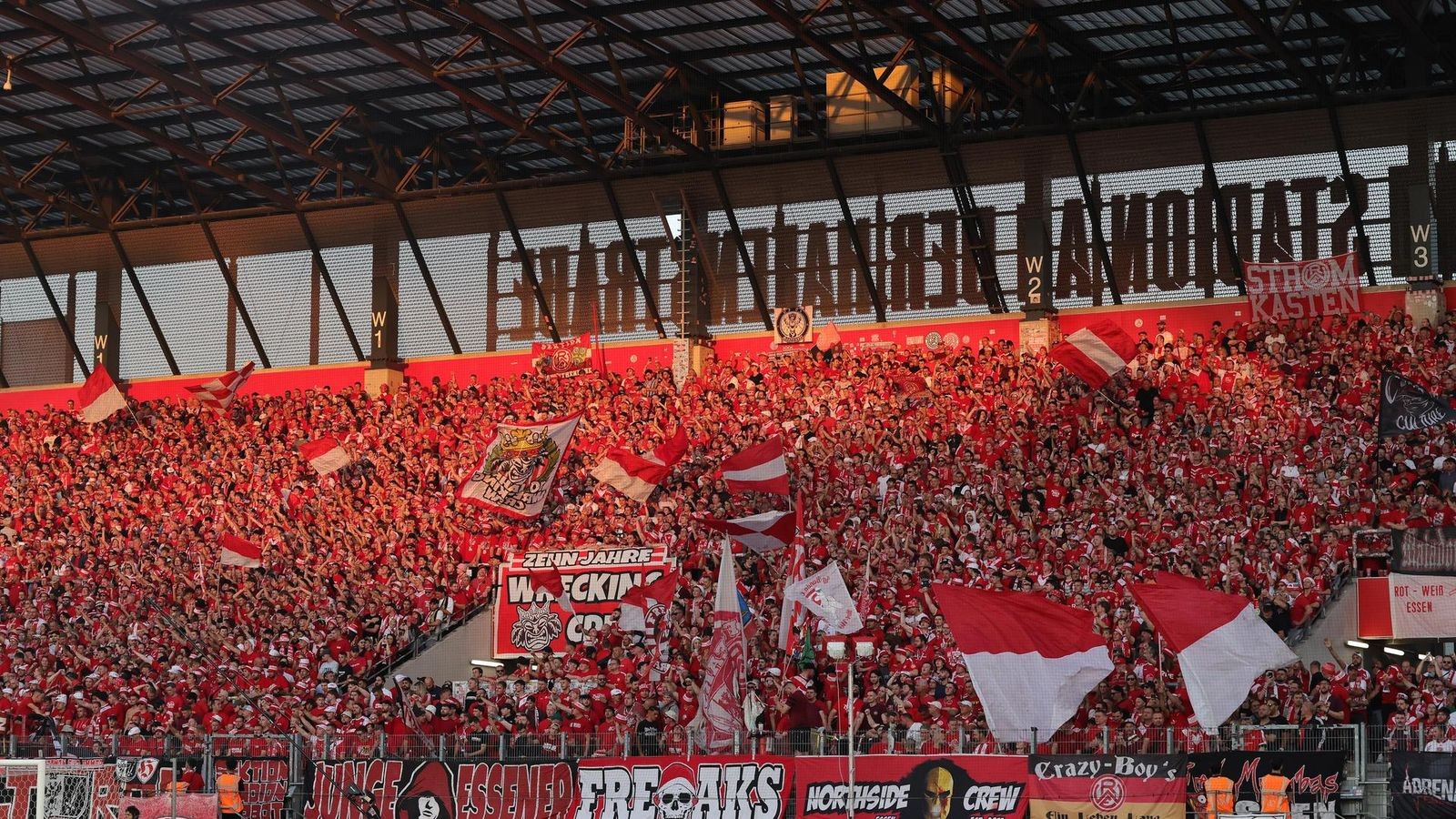 RWE-Fans-sind-sauer-Vier-Sonntags-Spiele-angesetzt-Derby-um-19-30-Uhr