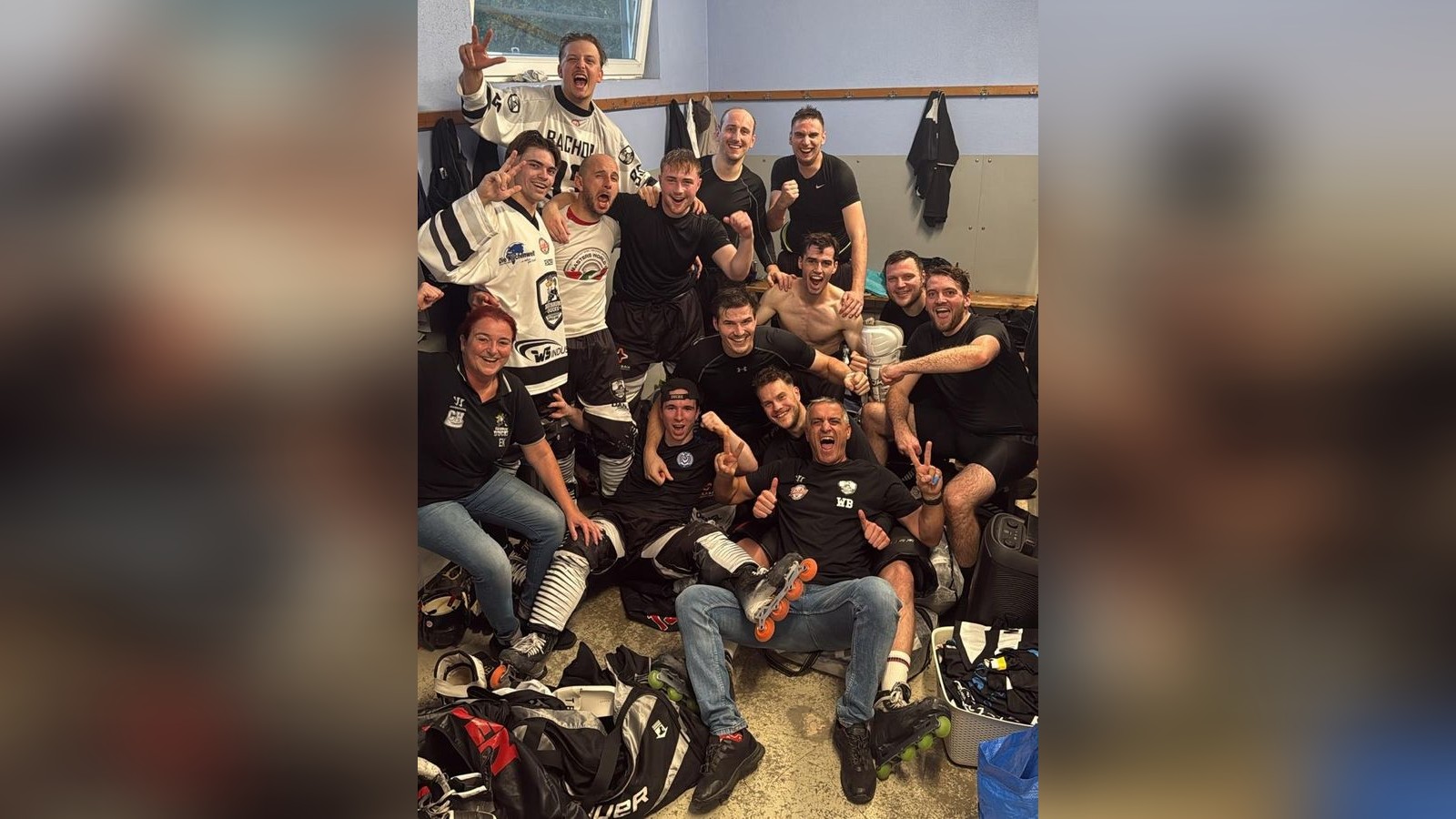 Die-Wand-im-Ducks-Tor-Jakob-Theis-h-lt-Play-off-Chance-fest