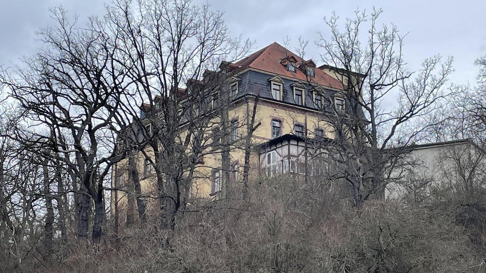 Erbschaft-ohne-Happy-end-Wer-kauft-diese-alte-Klinik-im-Saaletal-