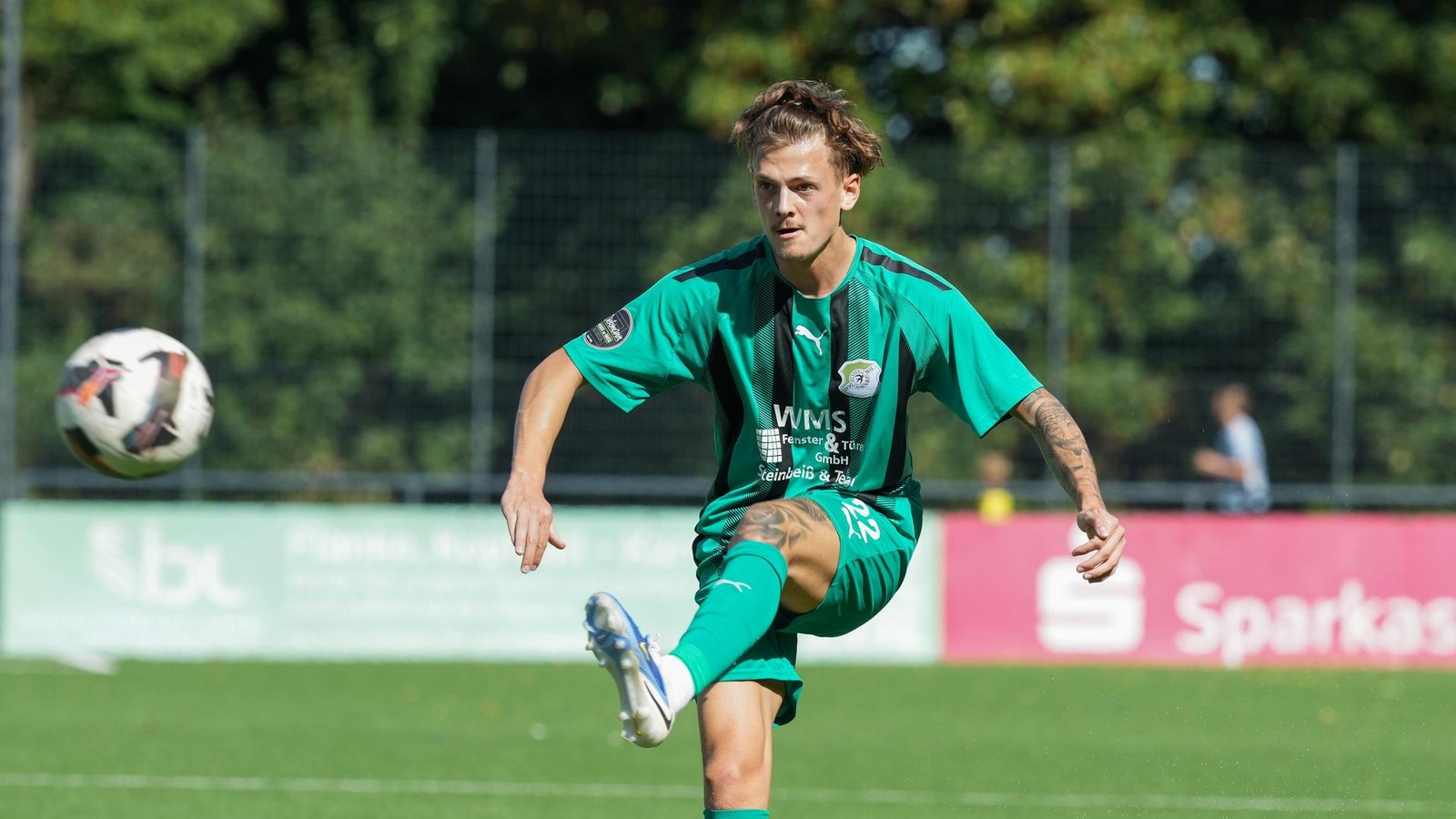 -Latent-unzufriedener-Eindruck-Weiterer-Schonnebeck-Spieler-zu-Schwarz-Wei-