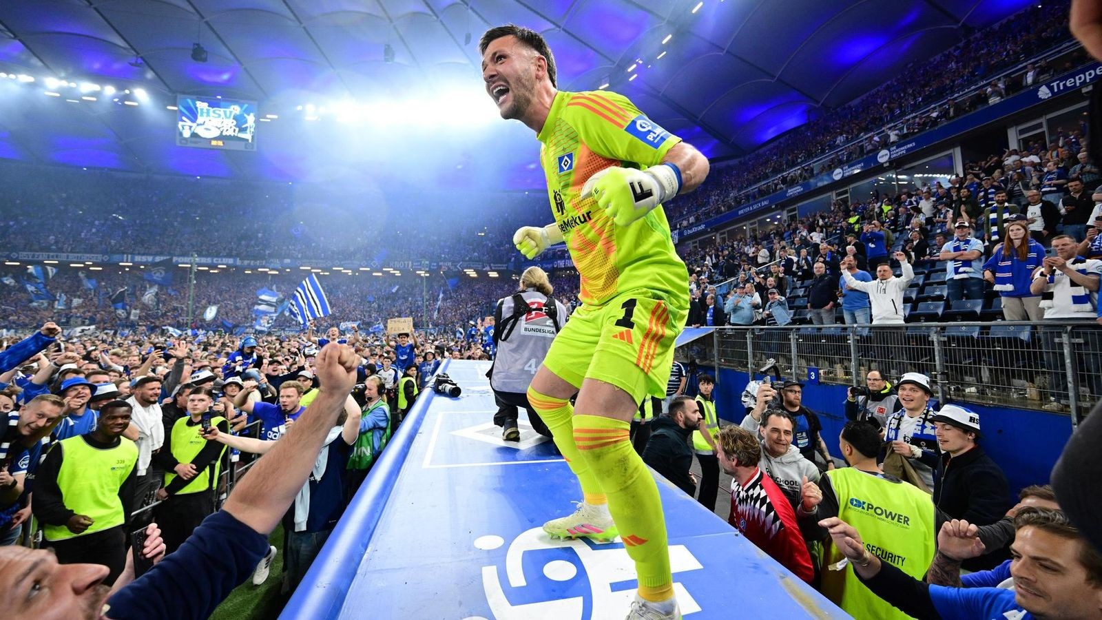 -Hamburg-sch-mt-sich-Unglaubliche-Geschichten-im-Volksparkstadion