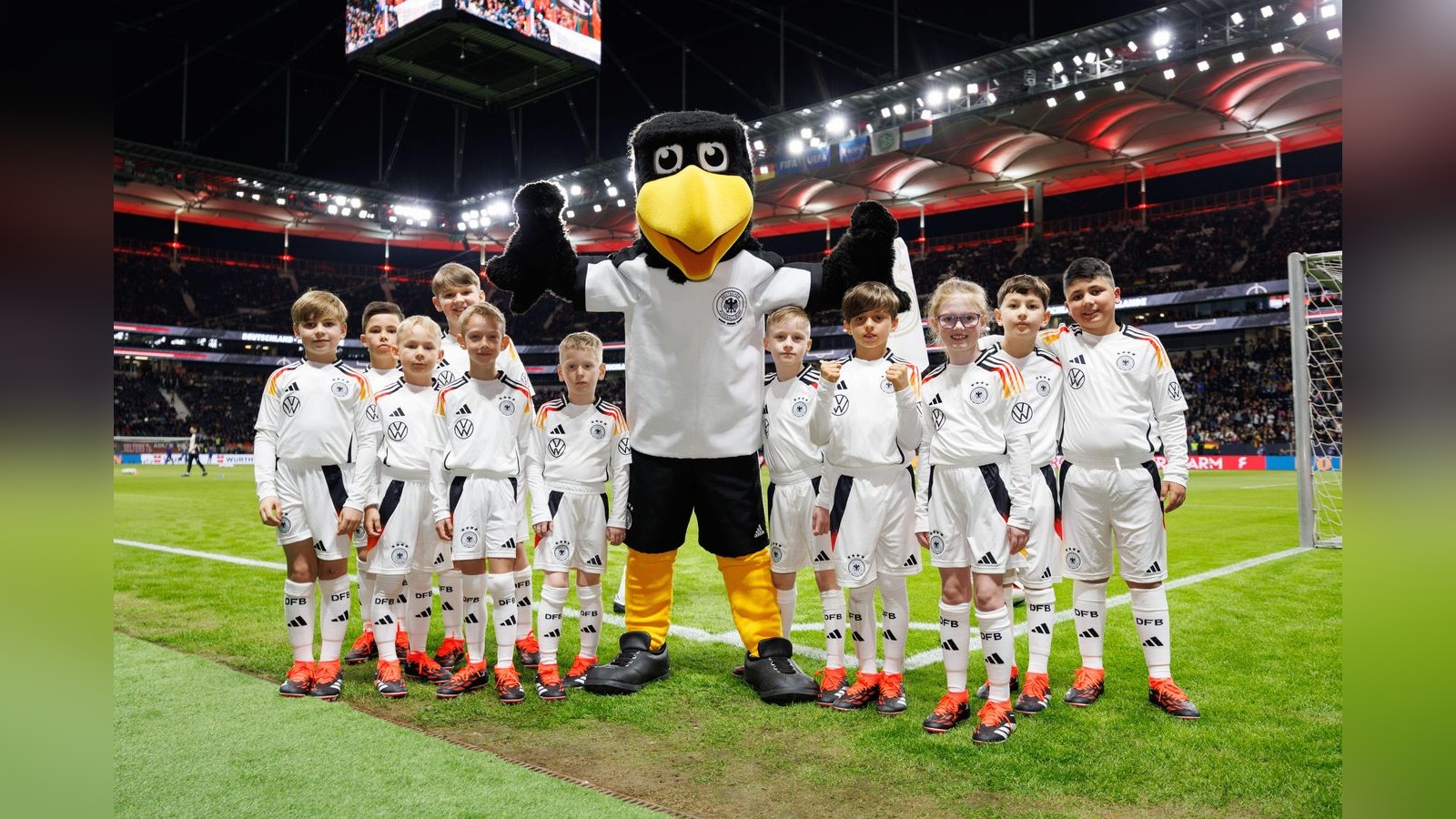 Fu-ball-L-nderspiel-in-Jena-Was-es-f-r-Kinder-zu-gewinnen-gibt