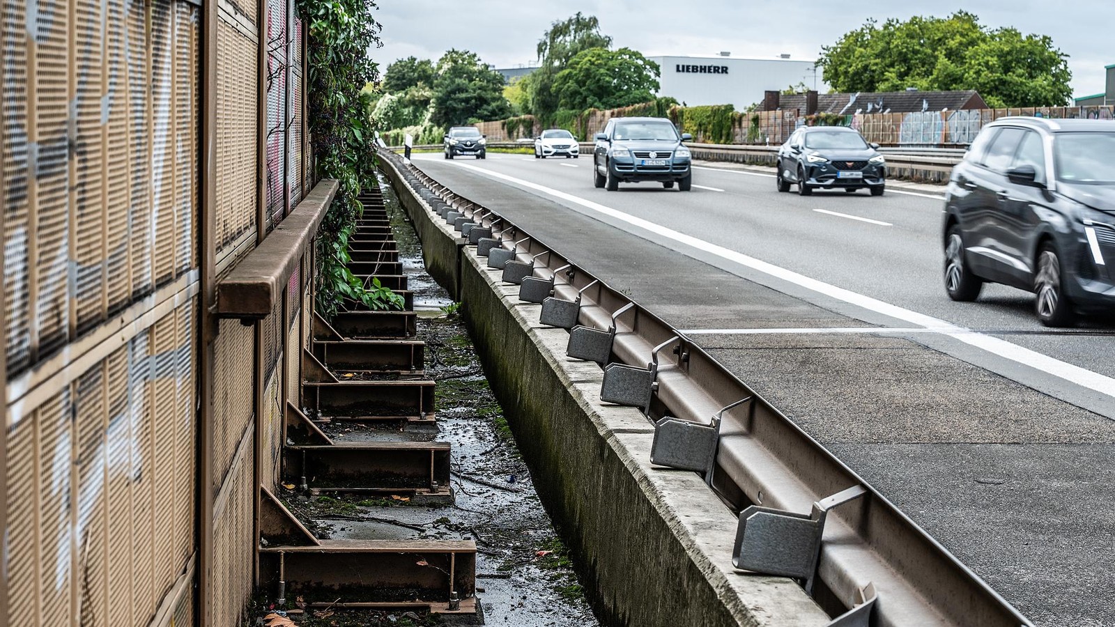 Stau-Risiko-f-r-Autofahrer-in-Oberhausen-A516-nur-noch-einspurig