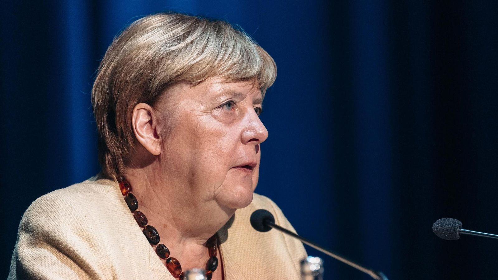 Angela-Merkel-liest-in-Ilmenau-aus-ihrem-Buch-Freiheit-
