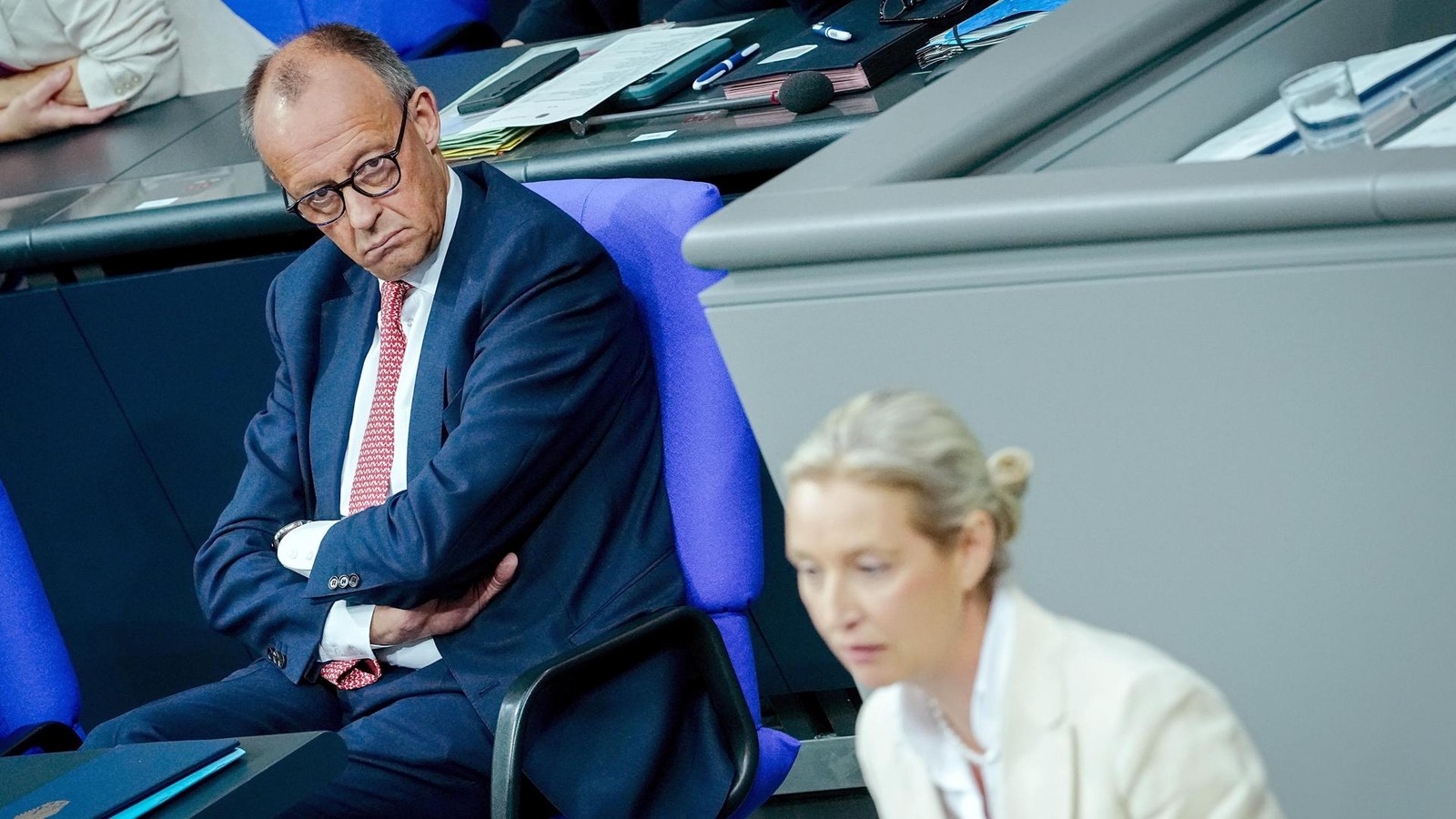 Bundestags-Generaldebatte-Es-wird-ruppig-zwischen-Merz-und-Weidel